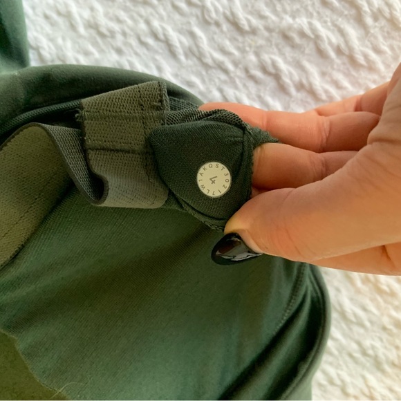 π« Lululemon High Neck Tank π« - Picture 5 of 5